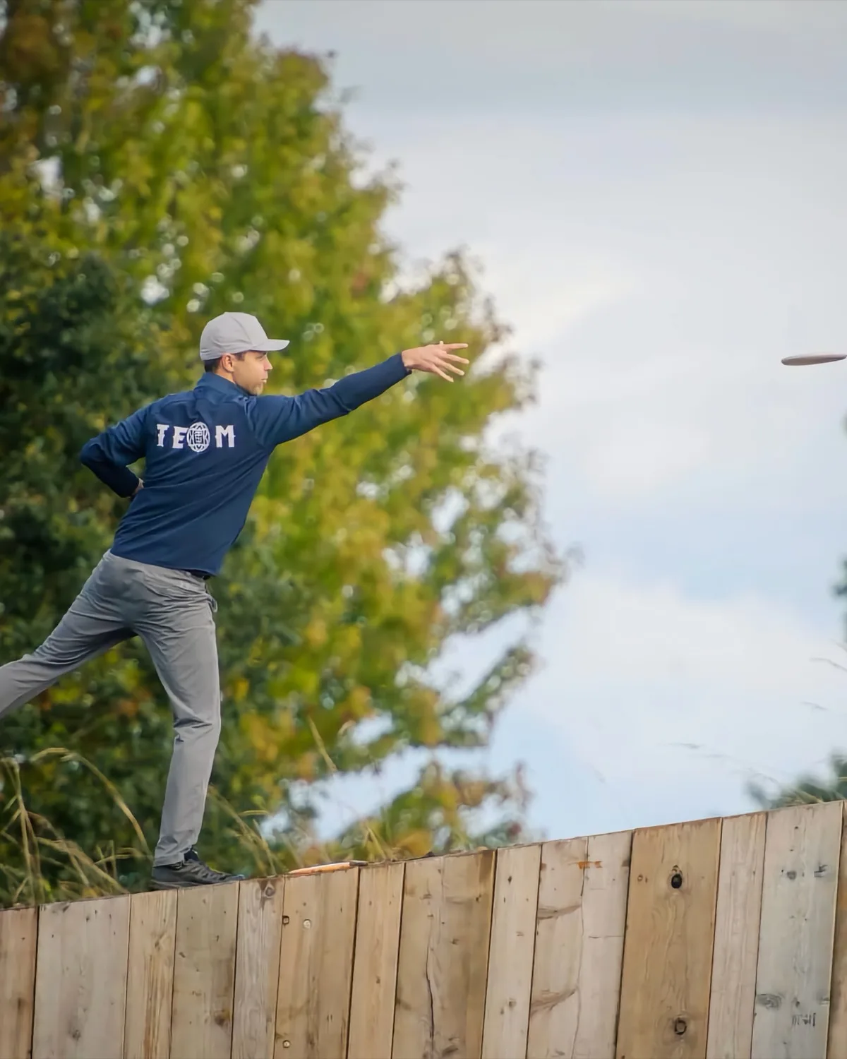 Andrew Leyland putting at the 2021 Canadian Disc Golf Nationals